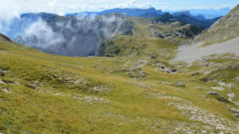 Cinq sentiers secrets autour de Pont-en-Royans pour fuir les foules et trouver le Vercors authentique
